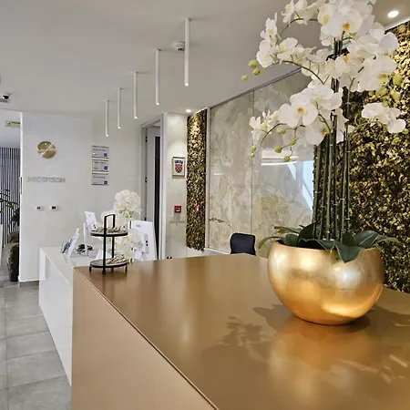 فندق Boutique Mirjam 4*